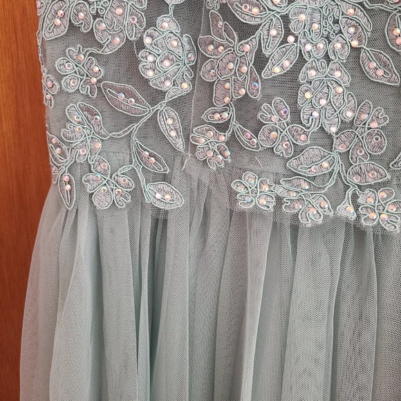 BRAND NEW (Prom) Embellished Women's Sleeveless Halter Gown Dress - Picture 1 of 8
